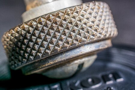 Knurled screw macro nikon