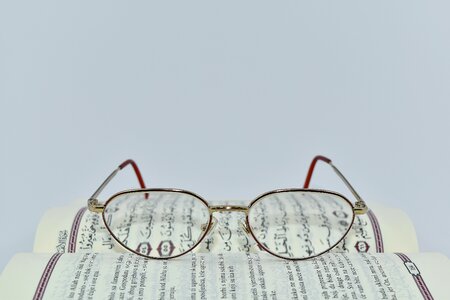 Arabic eyeglasses language photo