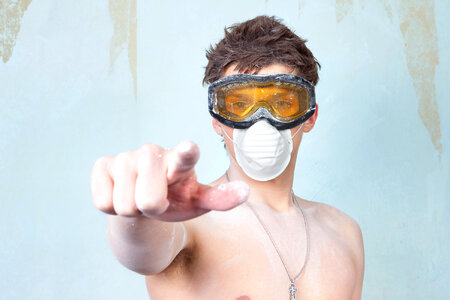 builder in mask photo