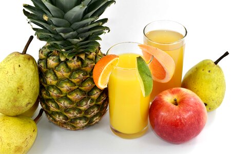 Apple ascorbic acid beverage