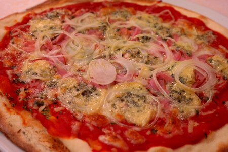 Gorgonzola eat pizza topping