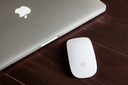 Macbook & Mouse photo