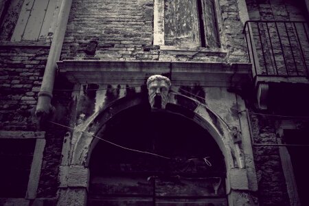 Doorway in Venice Free Photo photo