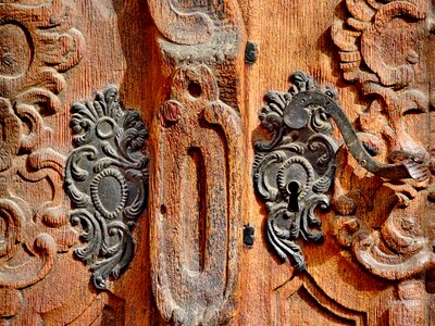 Carving cast iron front door photo