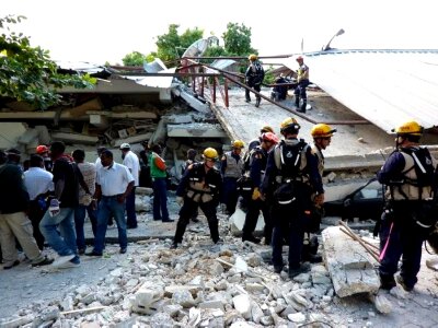 Earthquake Haiti helping photo
