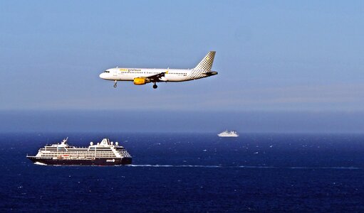 Aircraft cruise ship cruiser photo