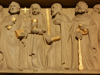 Ketsch bas-relief exterior