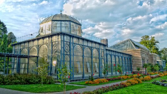 Building glass architecture