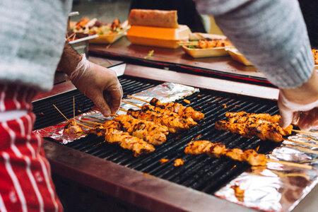 Grilling chicken skewers