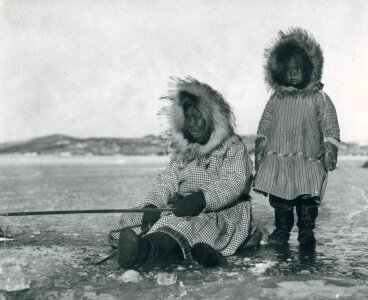 Female Child fishery ice photo