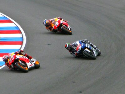 Honda yamaha motogp photo