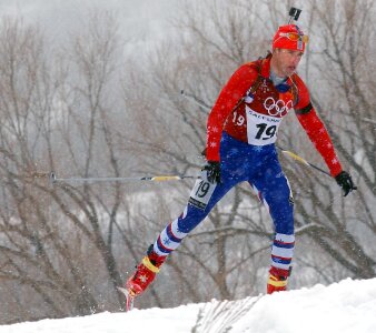Winter male competition