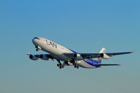 Take-off auckland airport new zealand