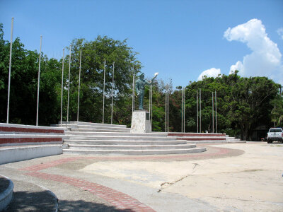 Plaza de la Paz park in Barranquilla, Colombia photo