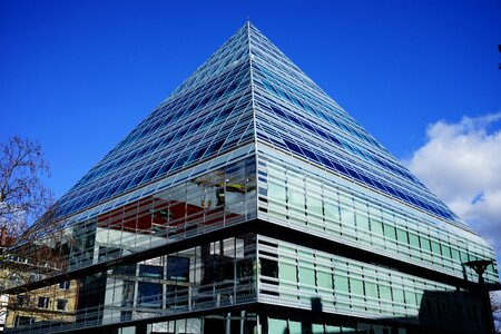 Glass glazing house