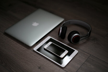 Macbook ipad laptop photo