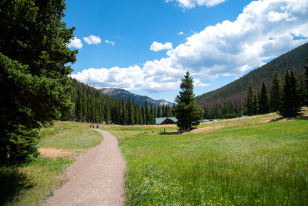 Path to the visitor center and mountains