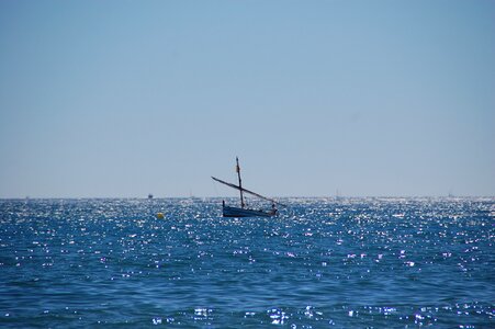 Sea boat horizon photo