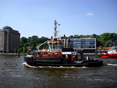 Ship shipping port