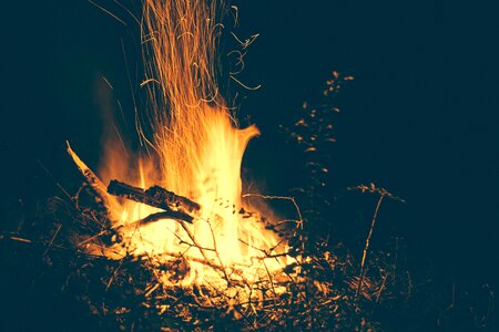 Campfire dark darkness