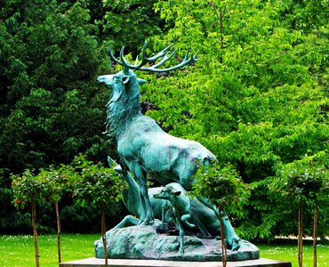Sculpture monument artistic