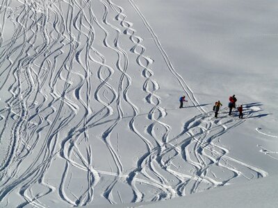 Trace curves powder snow
