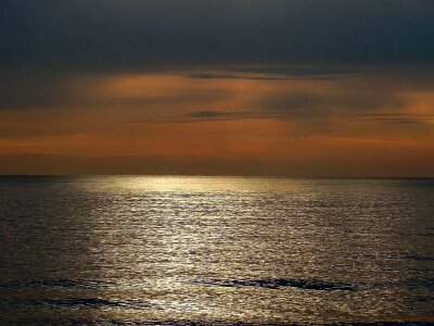 Water wave sun