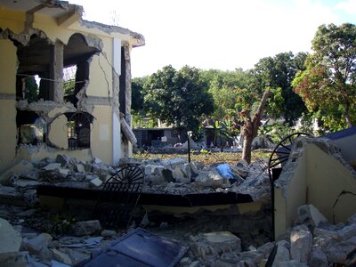 Damage earthquake home photo