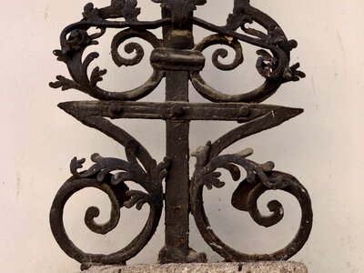 Arabesque cast iron decoration