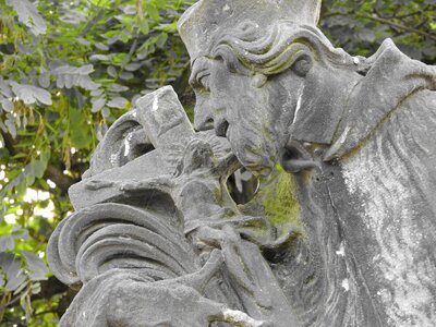 Monument a saint jesus