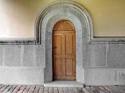 Arch front door wall