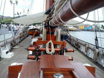 Vessel transportation halyard