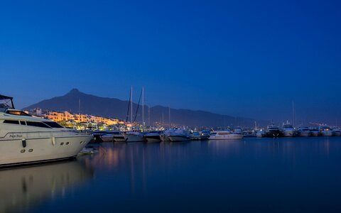 Marina puerto banus nina maiores photo