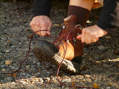 Sole shoelace bind photo