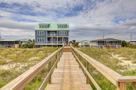Upscale dwelling beach home