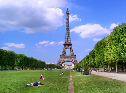 Eiffel tower field of mars symbol