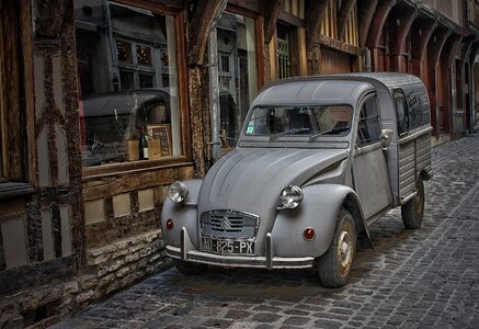 Automobile vehicle retro