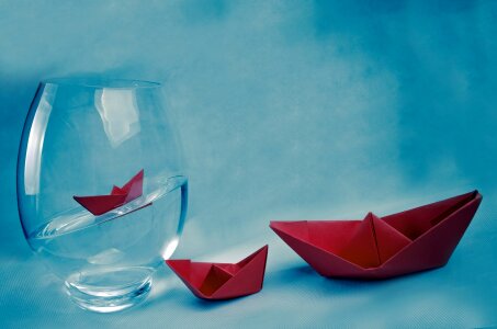 Vase water red