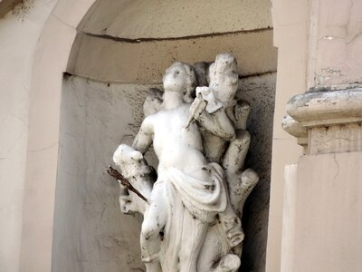 Sculpture marble pedestal photo