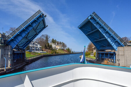 Drawbridge opening for MV Spencer Baird