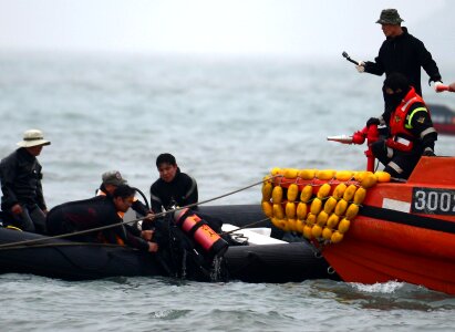 UDT Navy South Korean shipwreck photo