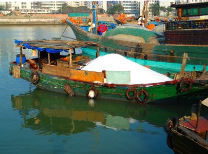 Ships ice water