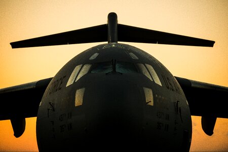 Plane c-17 military