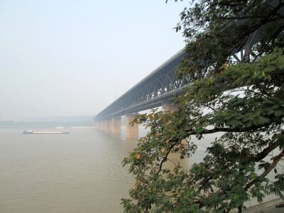 Wuhan yangtze river bridge building the yangtze river