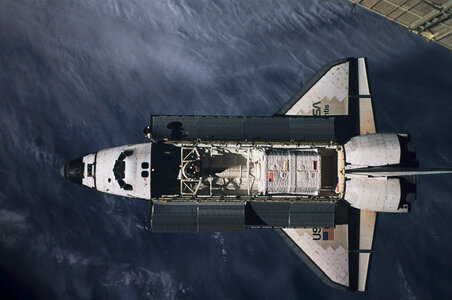 The approach of the STS-79 orbiter Atlantis photo