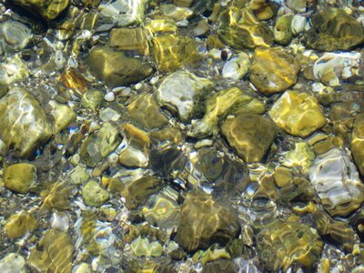 Liquid pattern pebble