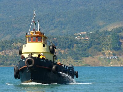 Boat mar crossing