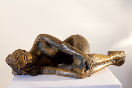 Lying down sculpture india