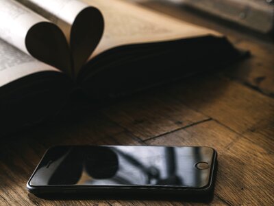 Book gadgets iphone