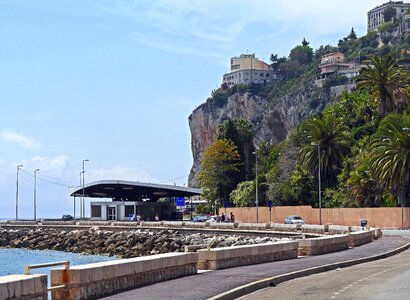 Cliff coast house